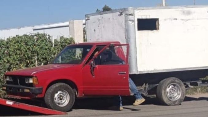 Policías Estatales de Aguascalientes detienen camioneta que carecía de placa con número de serie