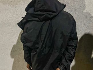 Policías Estatales detienen a sujeto sobre libramiento carretero poniente, a la altura de Jesús María, asegurándole dos envoltorios de sustancia graunlada al parecer cristal
