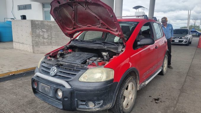 Automovilista procedente del Estado de Jalisco a bordo de un vehículo con placas sobrepuestas fue detectado en la Puerta de Seguridad Sur