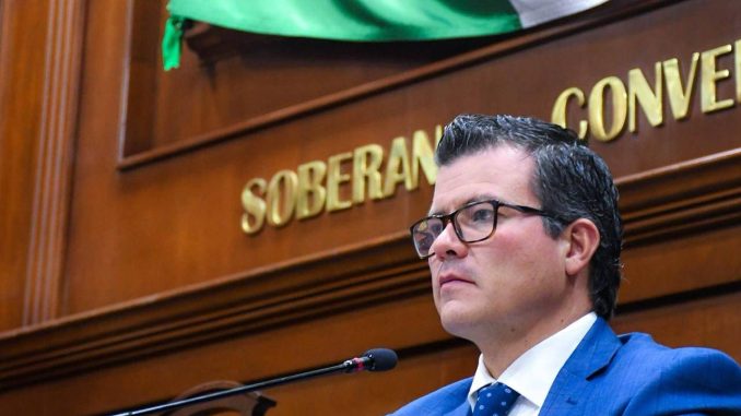 Diputado Humberto Montero presenta iniciativa para prohibir dispositivos que oculten placas vehiculares