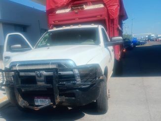 Policías Estatales aseguran vehículo con placas sobrepuestas en la carretera federal 45 sur en la comunidad de Peñuelas