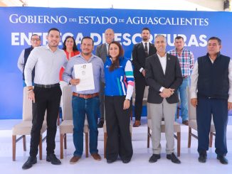 Gobernadora Tere Jiménez cumple el sueño de 200 familias de Calvillo al entregarles las Escrituras de su Hogar