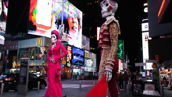 La Catrina y la tradición taurina de Aguascalientes llegan al Times Square de Nueva York.