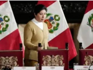 Congreso de Perú no logra votos para inhabilitar a ex primera ministra asilada por México