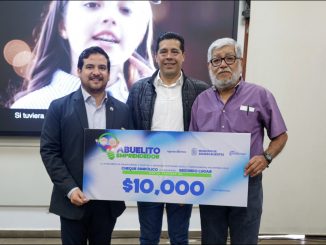 Entrega Leo Montañez Premios del Programa Municipal "Abuelito Emprendedor 2025”