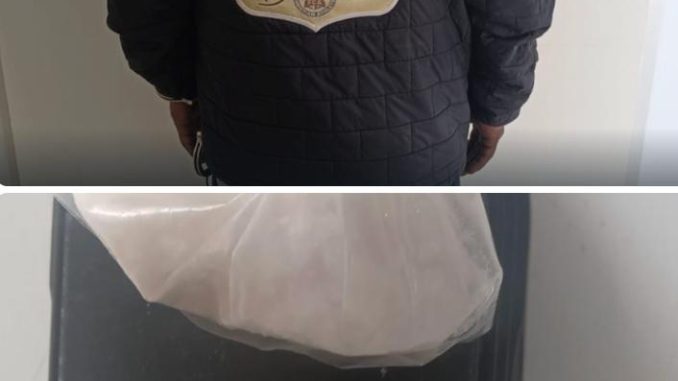 Policía Municipal detiene a hombre en posesión de sustancias ilícitas y que contaba con una orden de aprehensión vigente