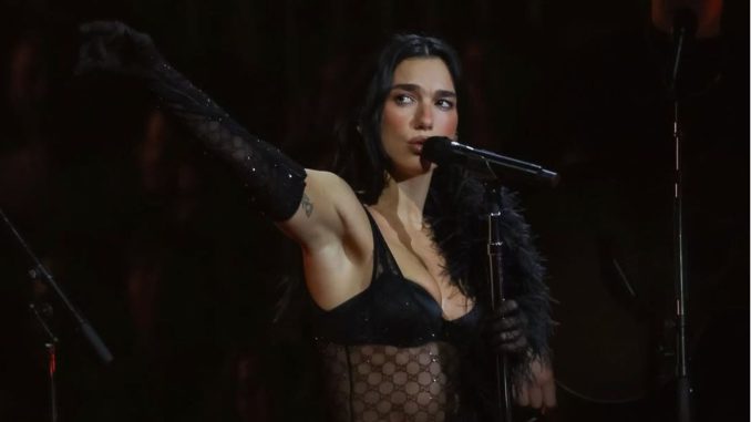 Petro respalda a Dua Lipa tras aglomeraciones de fanáticos a su hotel en Bogotá