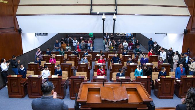 Rotundo éxito el Parlamento Infantil 2025: Ana Gómez, Presidenta de la Comisión de Reglamentos y Prácticas Parlamentarias