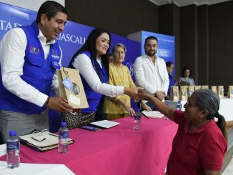 Abuelitas y Abuelitos recuperan su sonrisa y autoestima con prótesis dentales