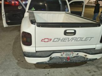 Policías Estatales detectan que pretendía ingresar por la Puerta de Seguridad Sur una camioneta que portaba placas sobrepuestas y alteraciones en el número de serie