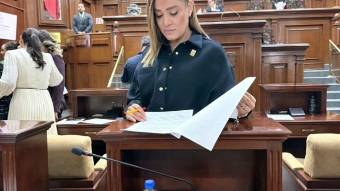 Busca Arlette Muñoz reforzar mecanismos de ausentismo en las Aulas