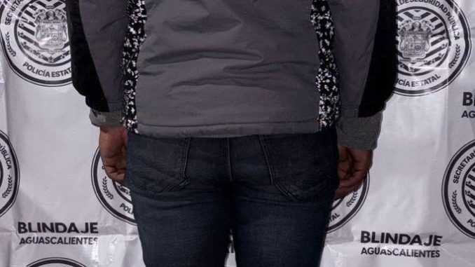 Elementos del Mando Coordinado detienen a sujeto en poder de una bolsa que contenía sustancia granulada al parecer cristal
