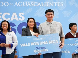 Gobernadora Tere Jiménez inicia entrega de más de 11 mil Becas a estudiantes de todo el Estado