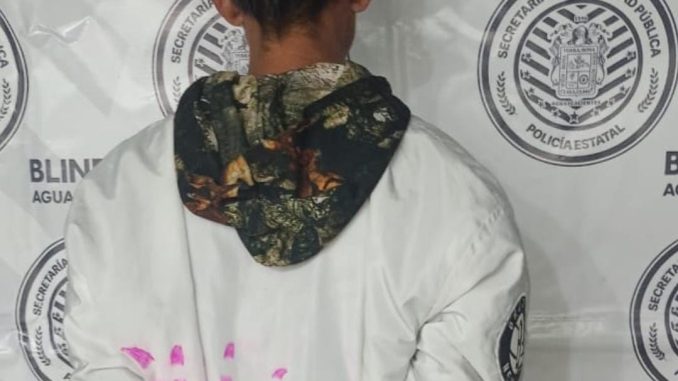 Policías del Mando Coordinado detienen a sujeto en poder de un arma prohibida en el Municipio de Pabellón de Arteaga