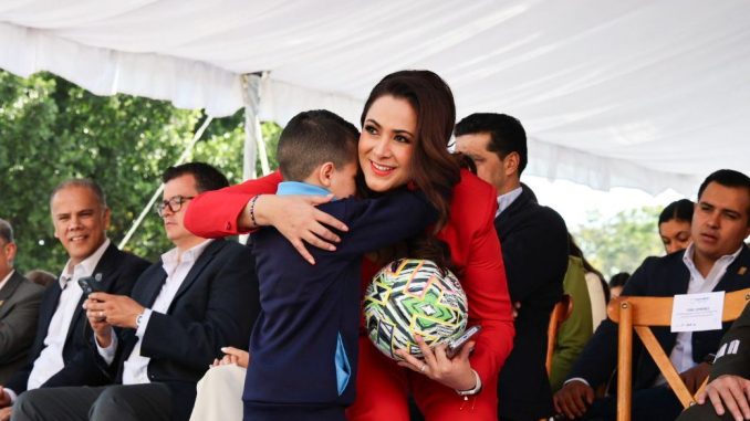 6 mil participantes llenaron de color y alegría el desfile de la Revolución Mexicana encabezado por la Gobernadora Tere Jiménez