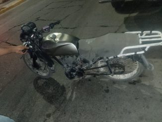 Motocicleta que presentaba alteraciones en su número de motor y carecía de la placa de circulación fue detenida por Policías Estatales