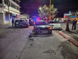 Policía Vial atiende choque entre dos vehículos en Av. Fundición y calle Plata