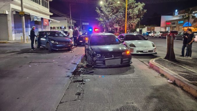 Policía Vial atiende choque entre dos vehículos en Av. Fundición y calle Plata