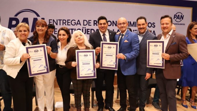 Acción Nacional en Aguascalientes, reconoce a militantes con más de 20 años de antiguedad