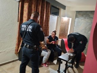Policías Estatales atienden reporte de llamada de engaño en el municipio de El Llano