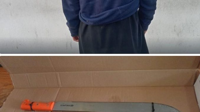 Policía Municipal detiene a hombre en posesión de un machete en VNSA