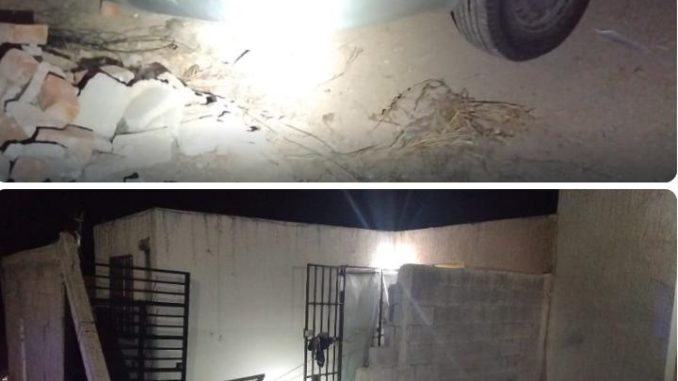 Policía Vial atiende choque de vehículo contra casa habitación