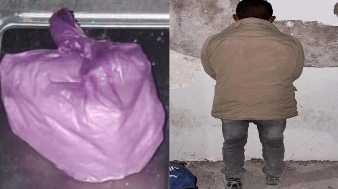 Policías Estatales detienen a un sujeto en poder de un envoltorio con sustancia granulada al parecer cristal