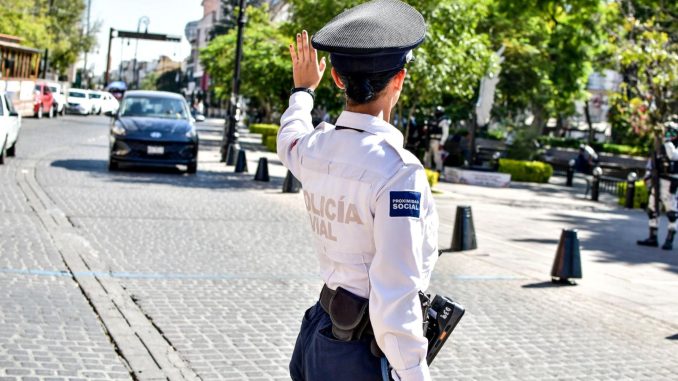 Informa Policía Vial sobre habilitación de estacionamiento en vía pública por temporada decembrina