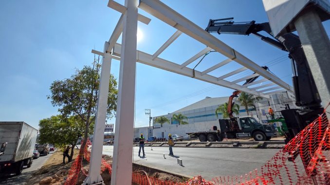 Impulsa Leo Montañez nuevos Proyectos de rehabilitación de vialidades y construcción de puente peatonal