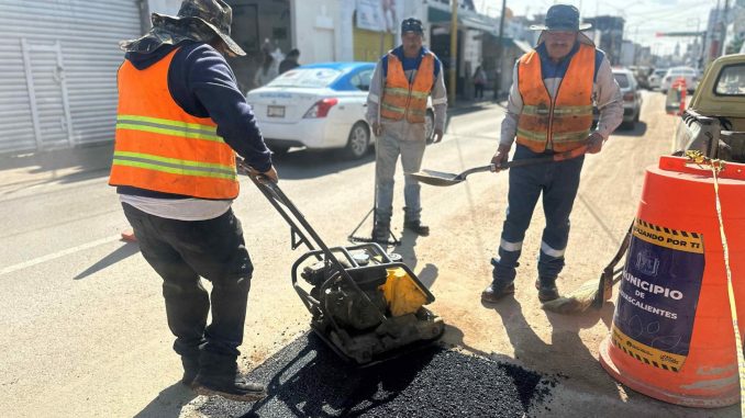 Municipio de Aguascalientes refuerza trabajos de bacheo en distintas zonas de la Ciudad