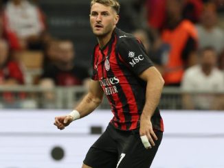 Operan a  Santiago Giménez del tobillo derecho, ¿se perderá el Mundial 2026?