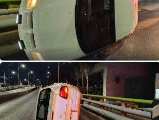 Policía Vial atiende choque contra objeto fijo con posterior volcadura en Av. de la Convención de 1914