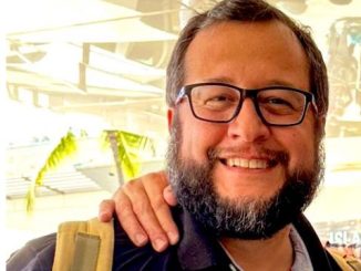 Captan a José Ramón López Beltrán saliendo de una tienda de lujo en Houston, Texas