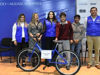 DIF Estatal y la Fundación Telmex-Telcel hacen entrega de becas, sillas de ruedas y otros apoyos