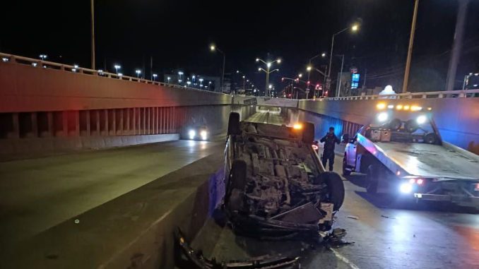 Policía Vial atiende volcadura en Boulevard a Zacatecas