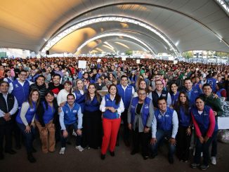 Gobernadora Tere Jiménez celebra Posada Navideña junto a miles de familias en la Capital