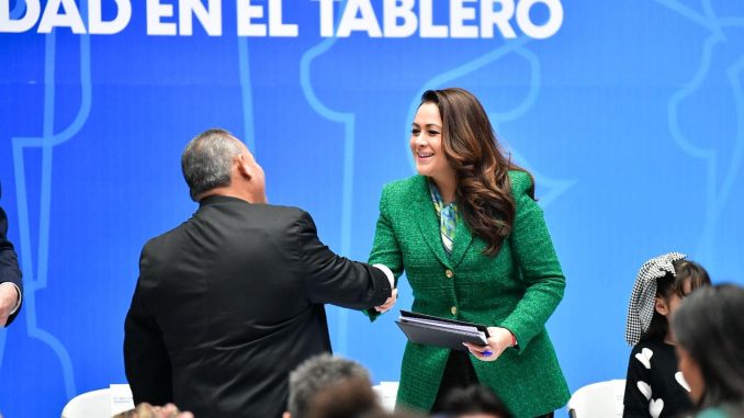 Con el Primer Movimiento, Gobernadora Tere Jiménez inaugura el Torneo de Ajedrez "Navidad en el Tablero"