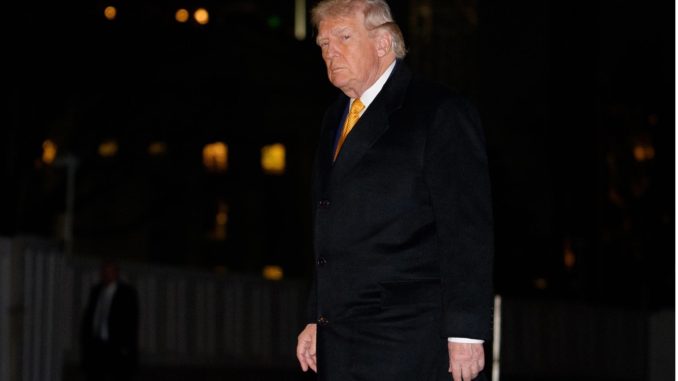 "Hay que hacer algo con México", insiste Trump