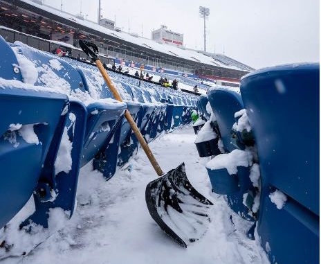 Buffalo Bills pide ayuda a sus aficionados para retirar la nieve de su estadio