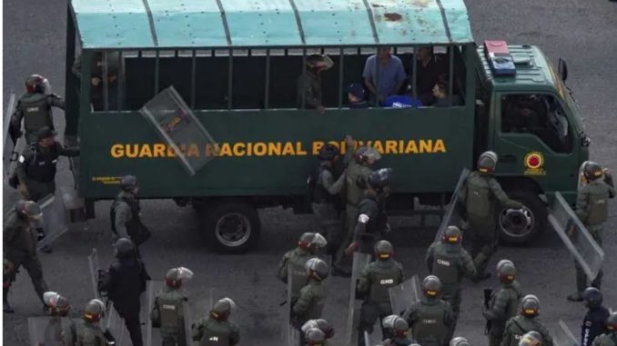 Venezuela libera a estadounidenses detenidos y reporta 400 excarcelaciones en total