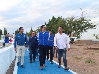 Entrega Leo Montañez parque Terranova en Vista de las Cumbres