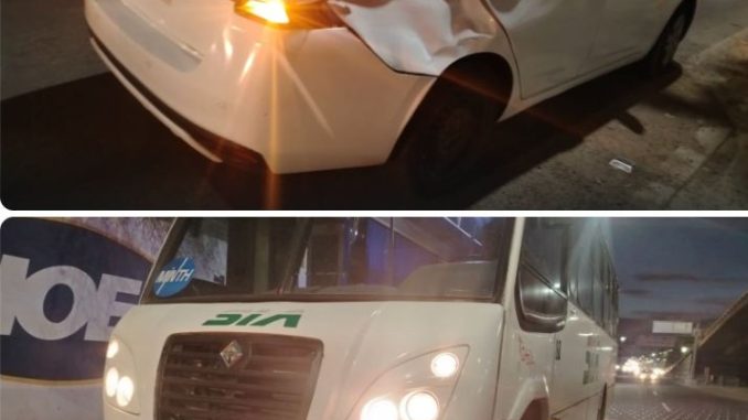 Policía Vial atiende choque entre autobús y automóvil en Av. Aguascalientes