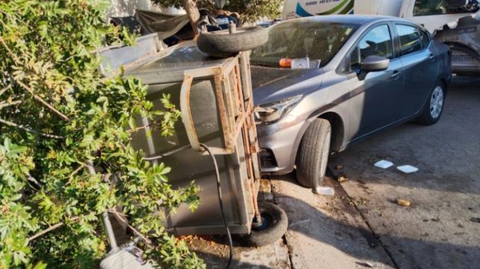 Policía Vial atiende choque entre una pipa de gas LP y automóvil estacionado en Mirador de las Culturas