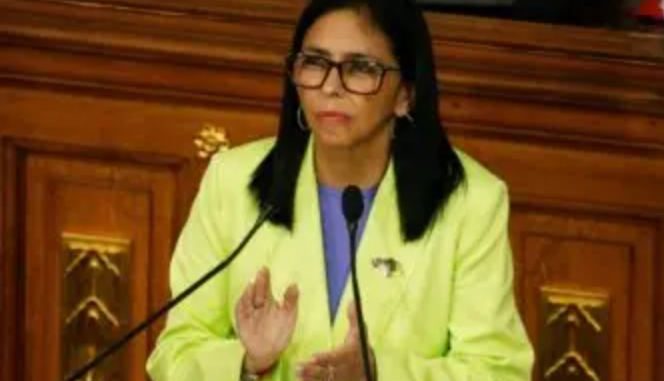 Delcy Rodríguez: Si voy a Washington iré de 'pie, no arrastrada'
