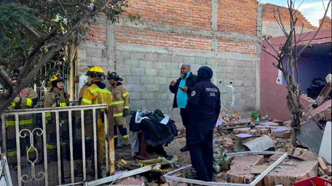 Anuncia Leo Montañez apoyo total para afectados por la explosión en Villa las Palmas