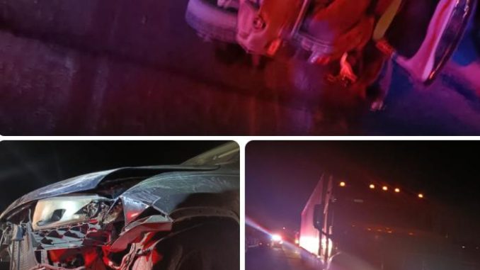 Policía Vial atiende choque entre tractocamión y una vagoneta en Av. Siglo XXI