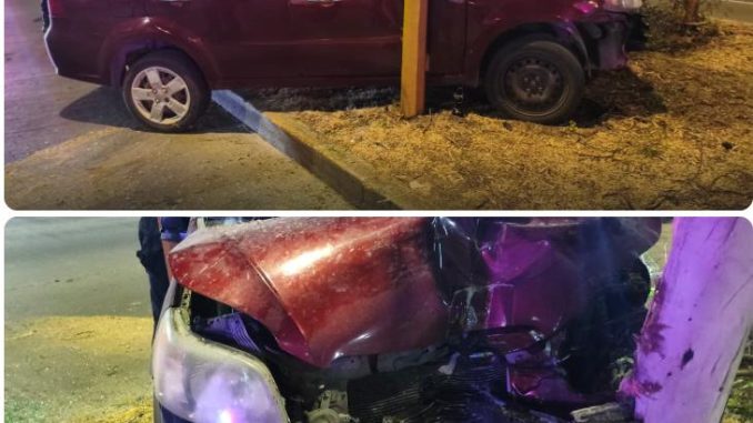 Policía Vial atiende choque contra objetos fijos en Av. Siglo XXI