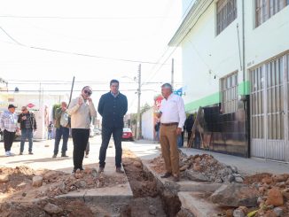 Constata  Leo Montañez rehabilitación de la red de agua potable en la colonia España