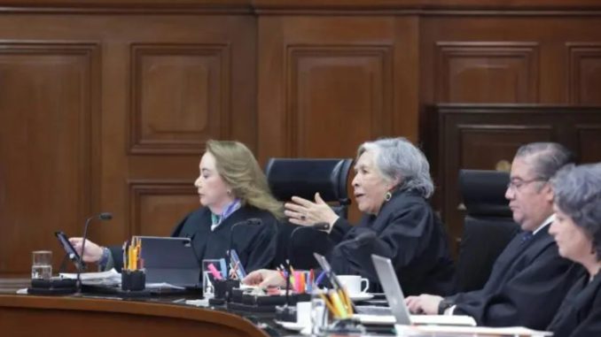 Corte da revés a FGR y advierte que no se pueden revisar sentencias de amparo dictadas en salas