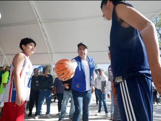 Entrega Leo Montañez nueva cancha y velaria en el Parque de la Vivienda Popular